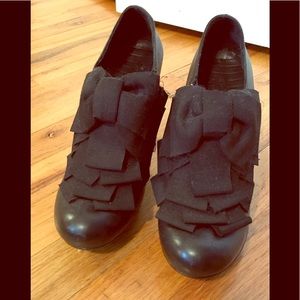 Chie Mihara black satin bow, leather heels sz 39.5
